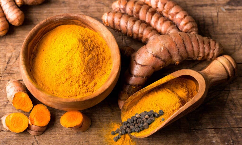 Beneficios de la curcuma con Café